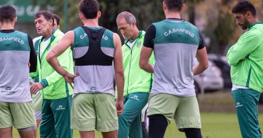 Julio Falcioni comienza a diagramar el próximo equipo de Banfield