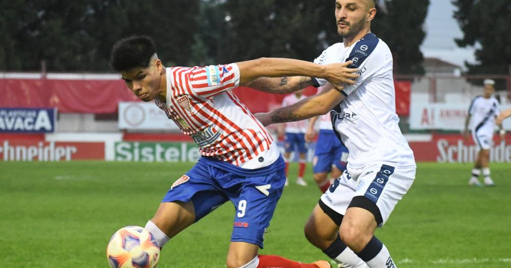 Matías Córdoba convirtió para Los Andes y cortó su mala racha ante Merlo