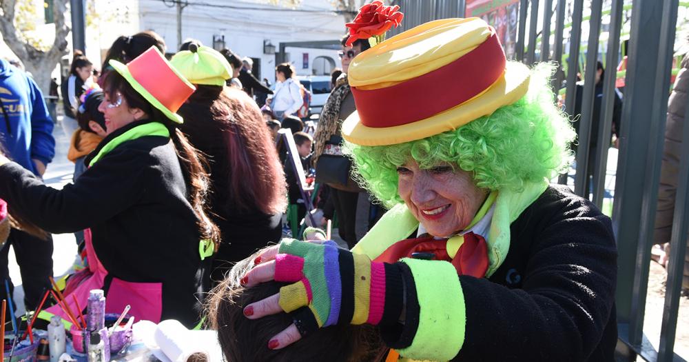 Las payasas de la Grigera le ponen arte y color a las vacaciones de invierno