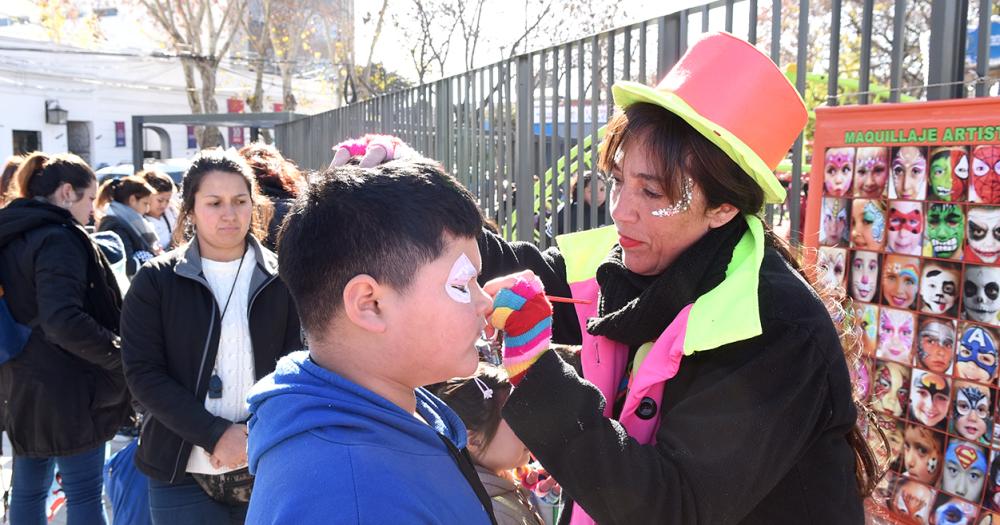 Las payasas de la Grigera le ponen arte y color a las vacaciones de invierno