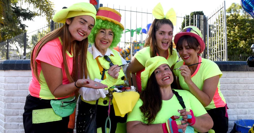 Las payasas de la Grigera le ponen arte y color a las vacaciones de invierno