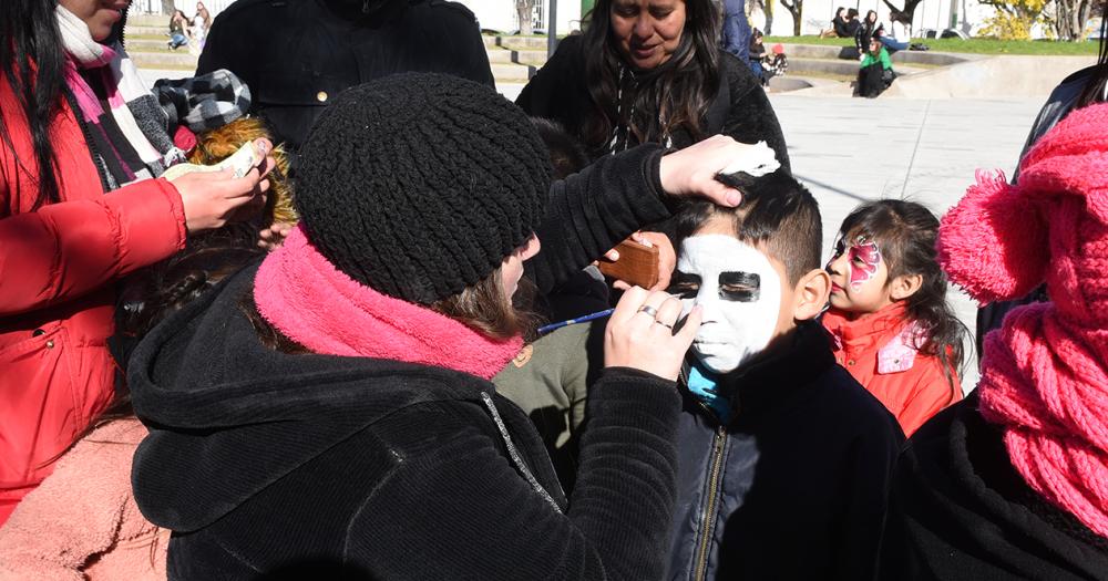 Las payasas de la Grigera le ponen arte y color a las vacaciones de invierno