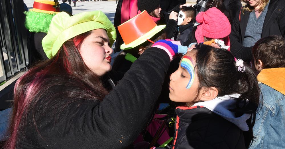 Las payasas de la Grigera le ponen arte y color a las vacaciones de invierno