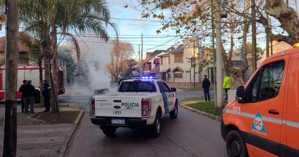 Una camioneta quedoacute envuelta en llamas en el centro de Lomas de Zamora