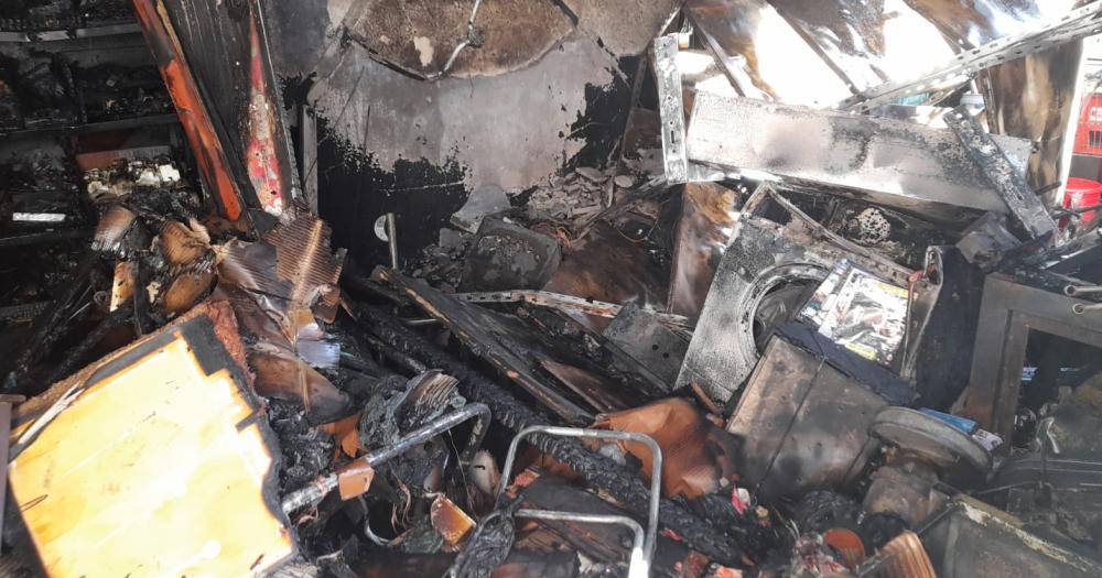 Incendio en Temperley- importantes dantildeos en el fondo de una casa