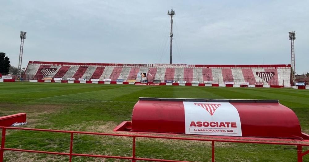 Los Andes pintar la tribuna Palacios del estadio Gallardón