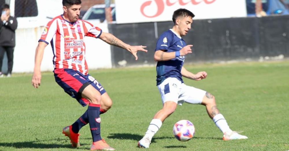 Talleres juega con Acassuso en la cancha de Deportivo Armenio