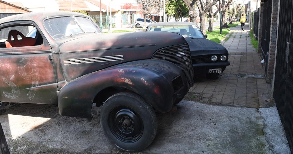 Tiene 17 antildeos y arma su primer auto con piezas que hay en su casa