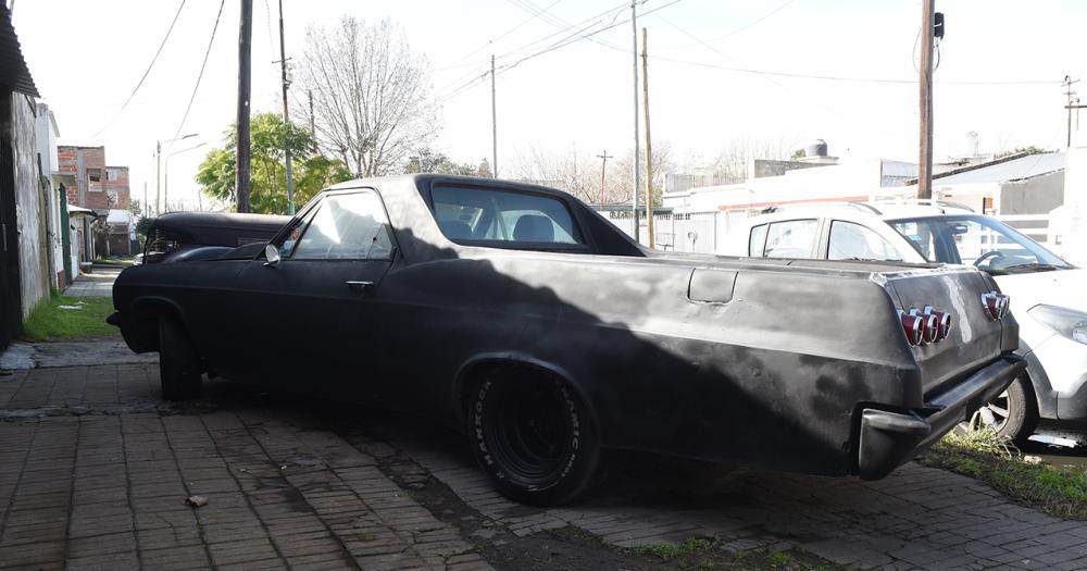 Tiene 17 antildeos y arma su primer auto con piezas que hay en su casa