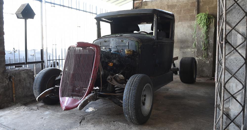 Tiene 17 antildeos y arma su primer auto con piezas que hay en su casa