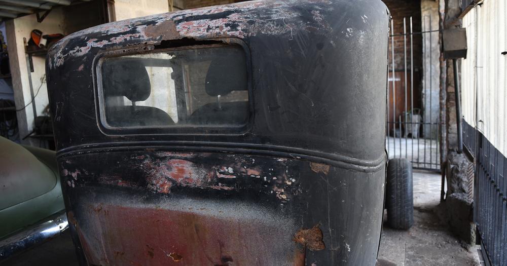 Tiene 17 antildeos y arma su primer auto con piezas que hay en su casa