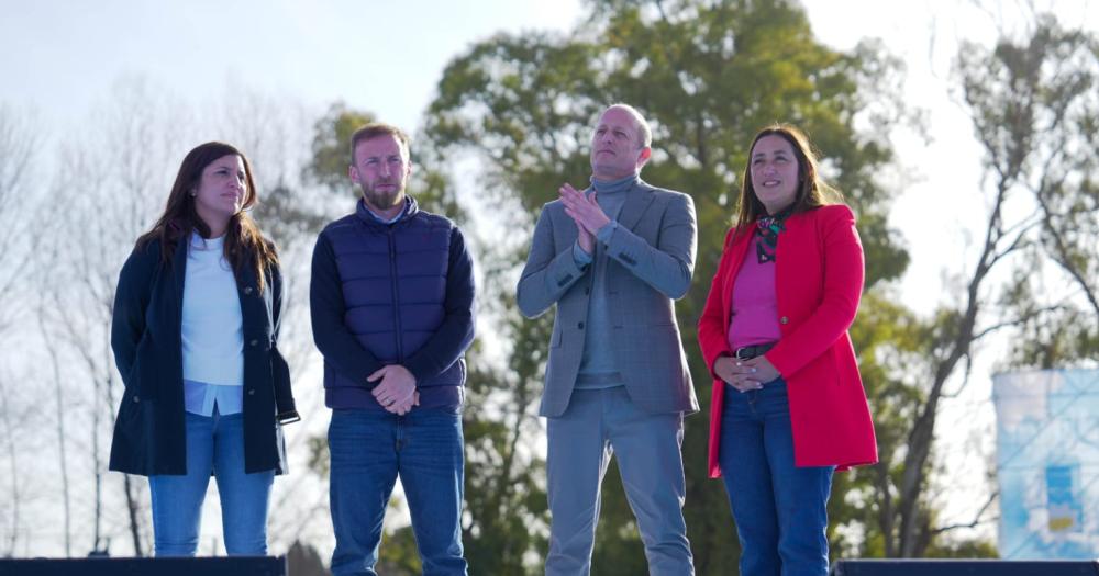 Martiacuten y Fede Otermiacuten cerraron la campantildea de Unioacuten por la Patria en Lomas