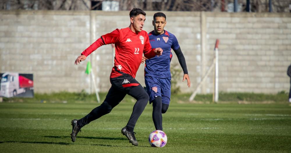 Los Andes jugó con Huracn en la Quemita