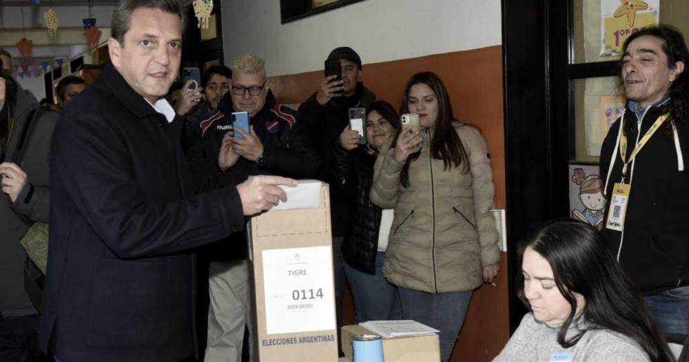 Sergio Massa fue acompañado a votar por su esposa Malena Galmarini