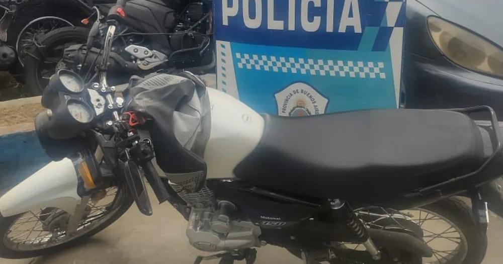 La moto recuperada por la Policía de Lomas