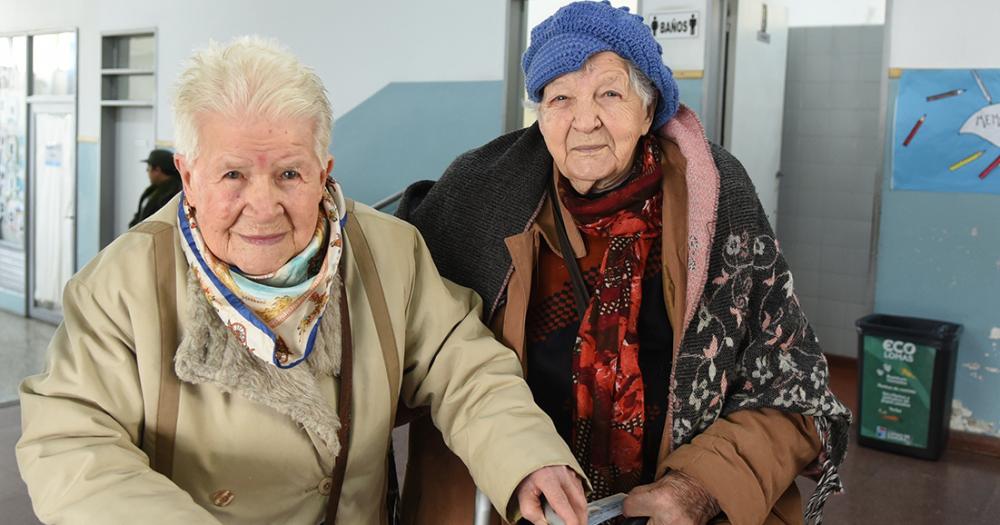 Dora y Elba con 99 y 93 años fueron a ejercer su derecho de ciudadanas