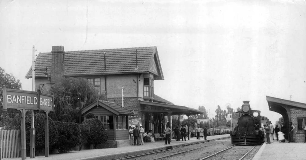 Tren gratis y cerveza- la venta del primer lote de lo que seriacutea el pueblo de Banfield