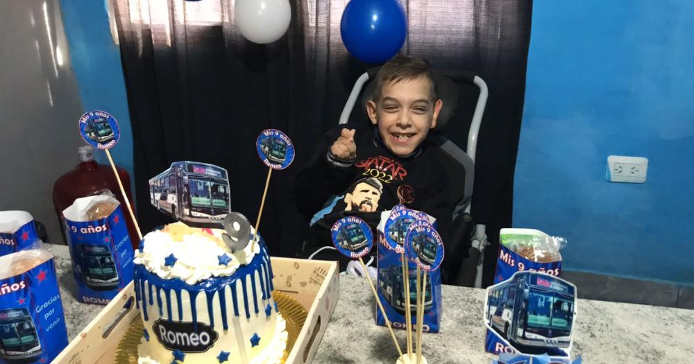 Romeo feliz con el festejo de su cumpleaños