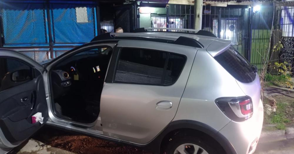 El auto robado fue recuperado en Lomas