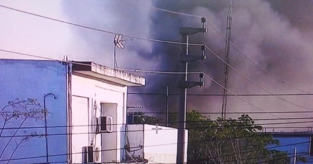 La humareda pudo verse desde varias cuadras a la redonda