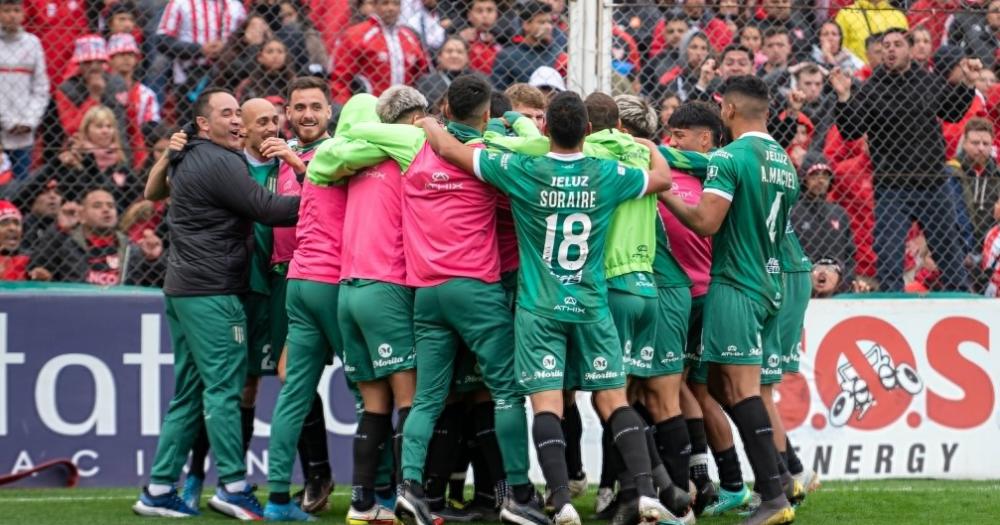 Triunfazo de Banfield en Córdoba ante Instituto sobre la hora