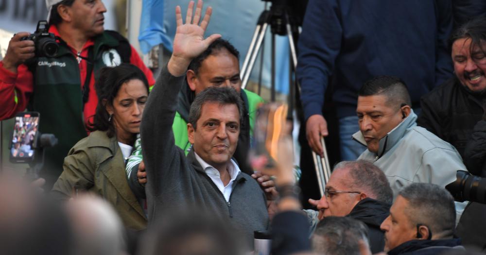 Lo anunció frente a Casa Rosada donde se reunían los trabajadores