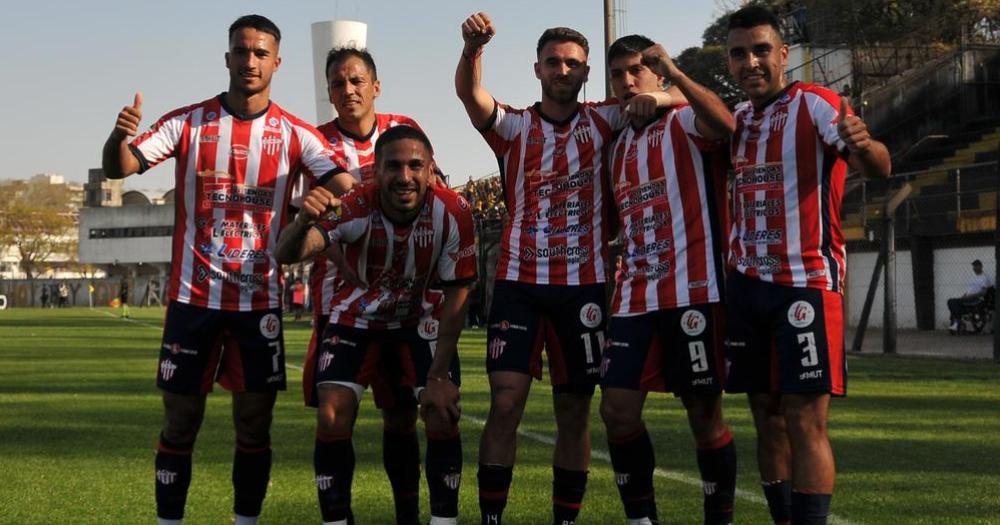 Talleres de Remedios de Escalada goleó y se coronó campeón del Clausura