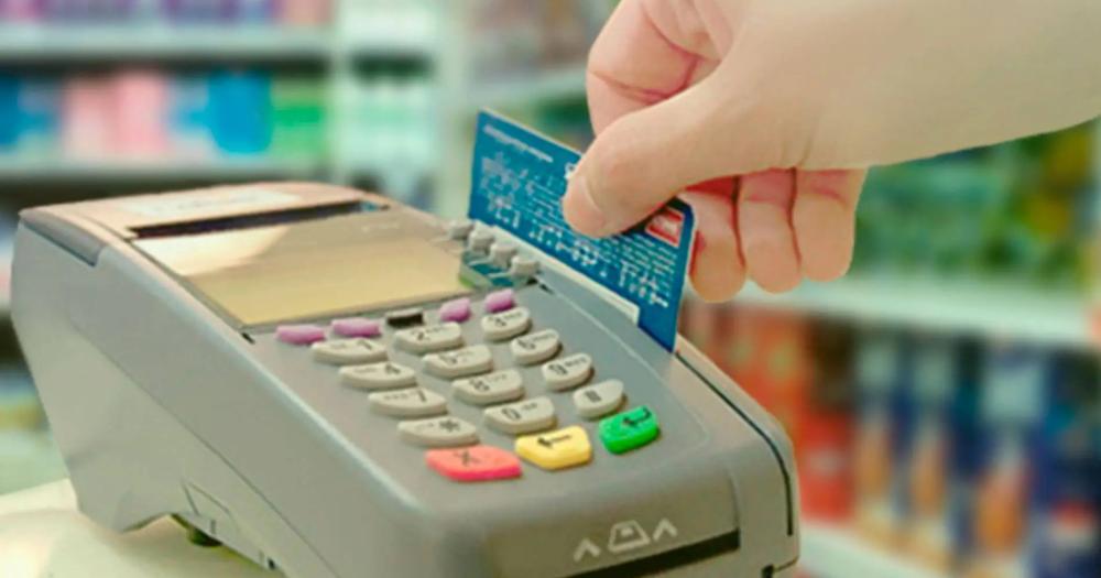 Desde este rige la devolución del IVA en las compras de la canasta b�sica con tarjeta de débito