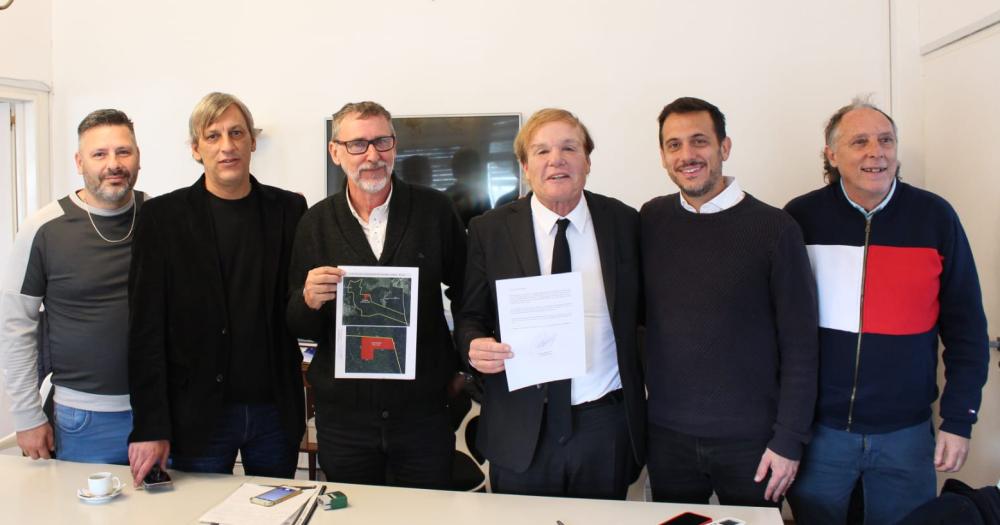 Talleres firmó la cesión de los terrenos en Ezeiza