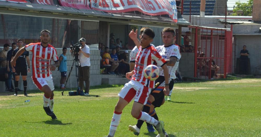 FINAL EN 0 Talleres (Remedios de Escalada) recibió a San Miguel en la  primera final por el primer ascenso a la Primera Nacional. El…