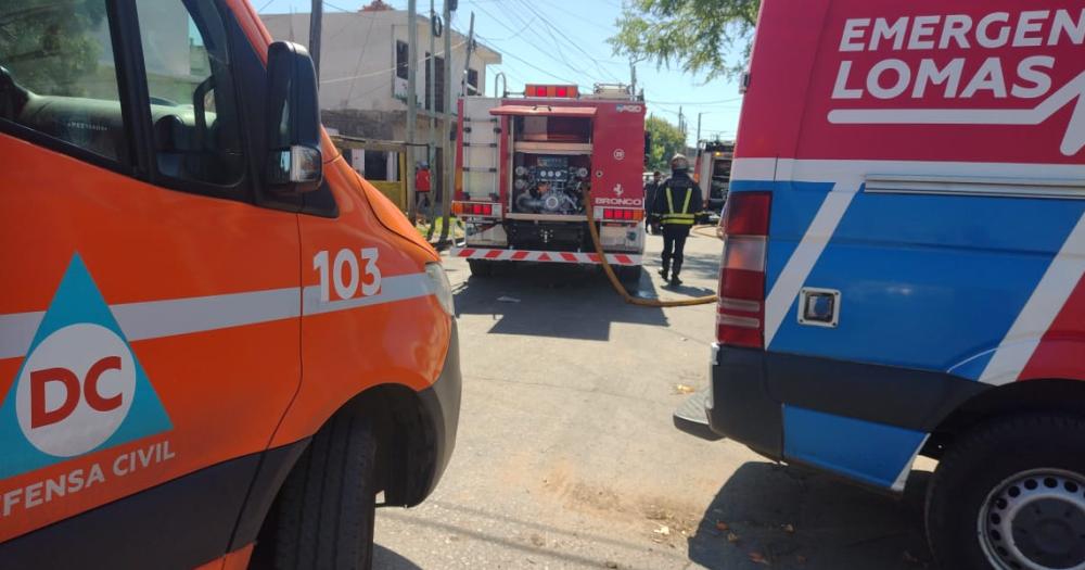 Defensa Civil Bomberos y Emergencias Lomas trabajaron en el lugar