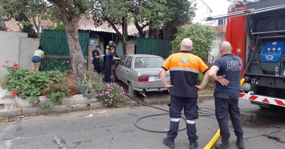 Defensa Civil y los Bomberos de Lomas trabajaron en el lugar