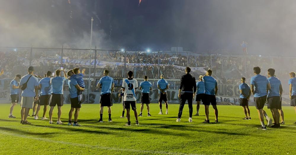 Los hinchas del Gasolero alentaron al equipo