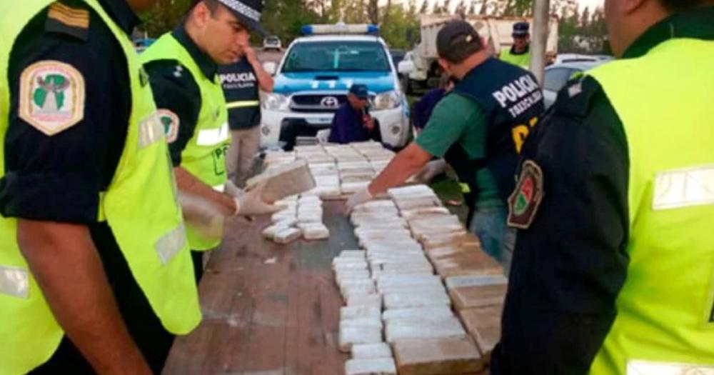 Encontraron 247 envoltorios de marihuana en la camioneta del imputado