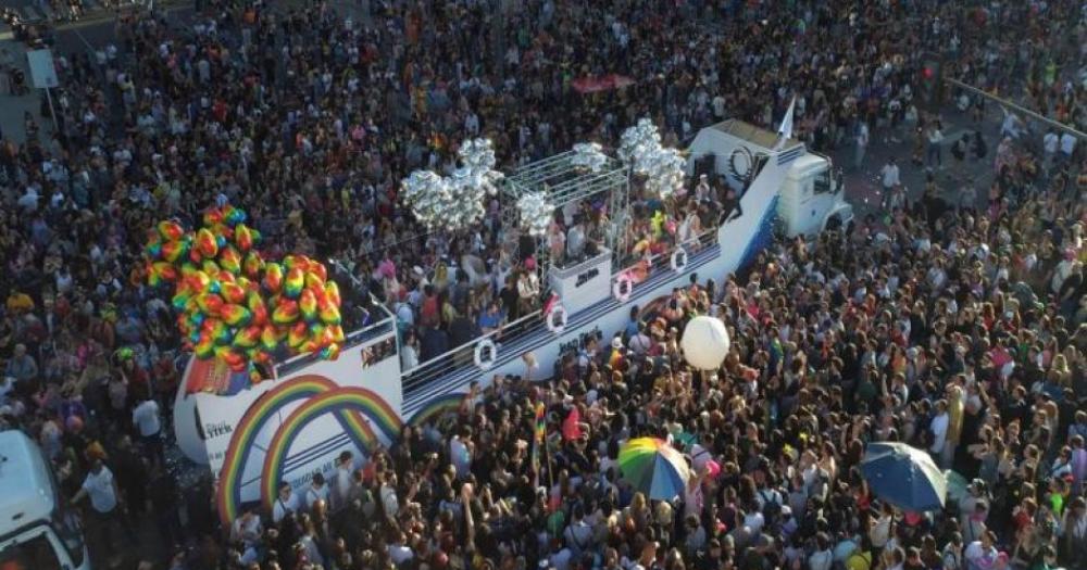 La carroza de Jean Paul Gaultier en plena marcha