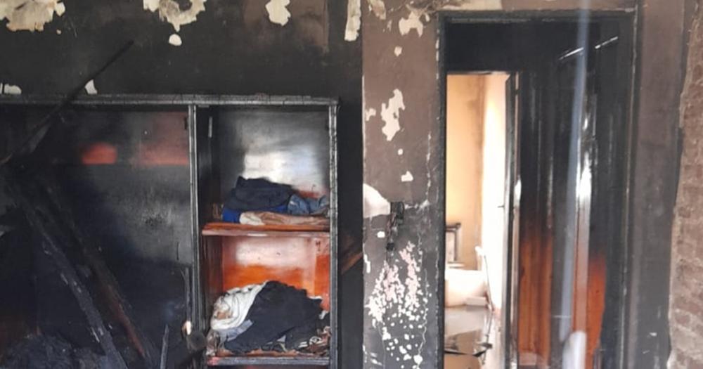 Se incendioacute una casa en Temperley- el duentildeo sufrioacute quemaduras