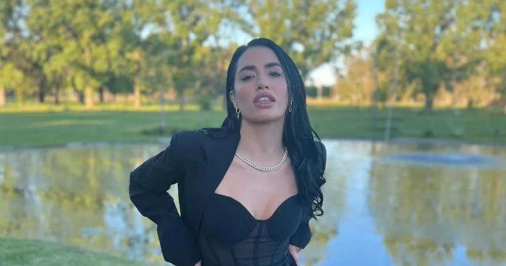 Lali muy sexy en un casamiento