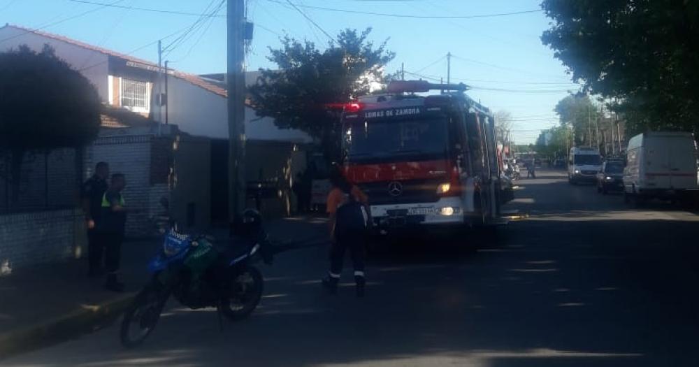 Lomas de Zamora- el quincho de una casa se prendioacute fuego y se derrumboacute