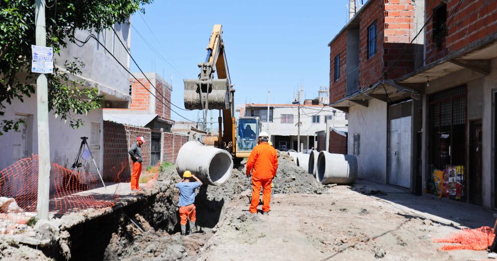 Actualmente en Lomas hay 12 obras en ejecución junto a AySA