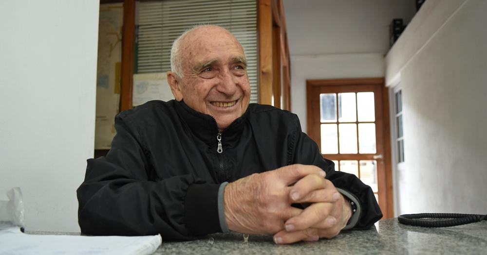 Se dedica desde hace 70 antildeos a hacer mosaicos en Villa Galicia