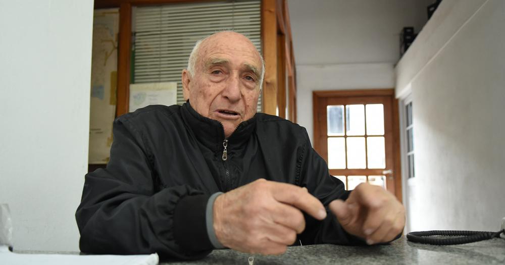 Se dedica desde hace 70 antildeos a hacer mosaicos en Villa Galicia