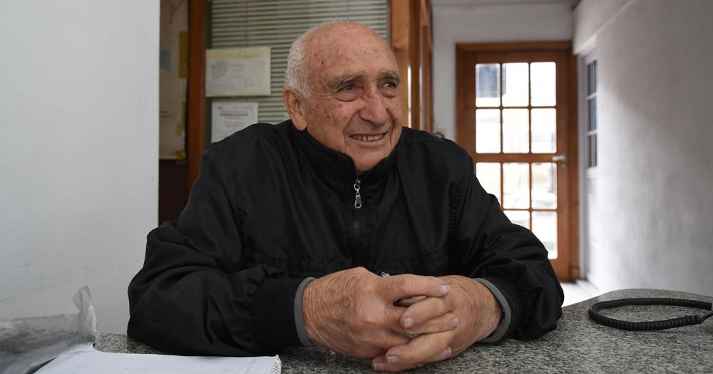 Se dedica desde hace 70 antildeos a hacer mosaicos en Villa Galicia