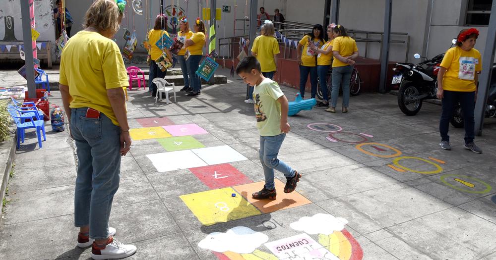 Inauguraron juegos pintados en el patio del centro de salud