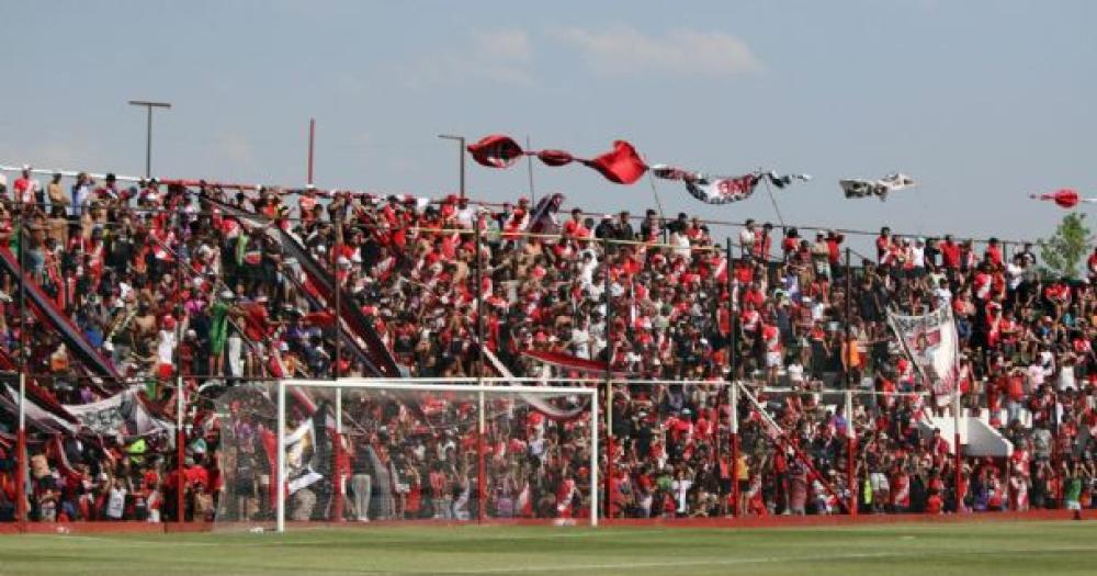 Murió un periodista en el partido entre Deportivo Maipú y Temperley