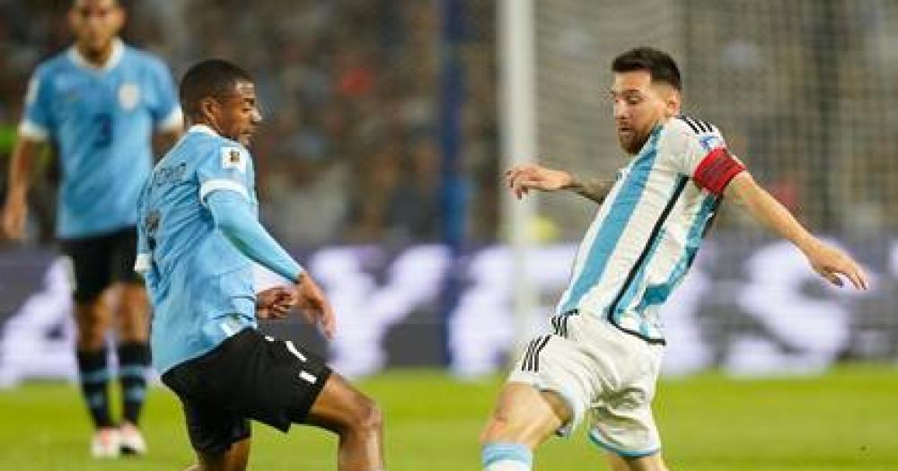 Uruguay dio el golpe y le ganó a la Argentina en La Bombonera