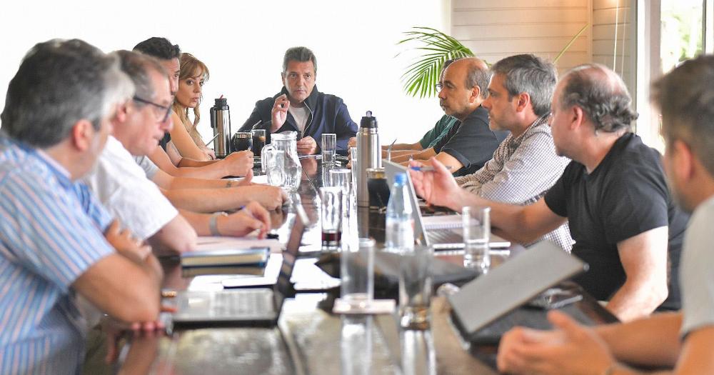Massa se reunió con su Gabinete en San Fernando