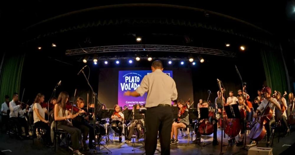 La Orquesta Plato Volador festeja sus 10 años con un gran concierto