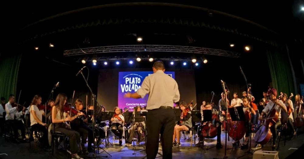La Orquesta Plato Volador festeja sus 10 años con un gran concierto