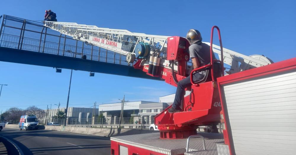 La escalera mecnica de los bomberos fue clave para el salvataje