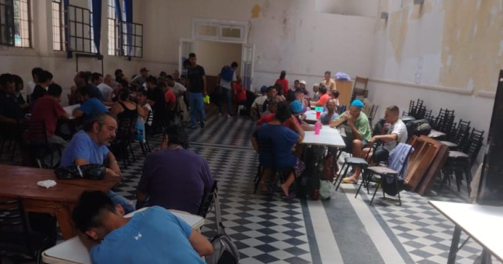 Lo recaudado ser para arreglar el salón donde brindan el desayuno y el almuerzo a las personas que viven en la calle